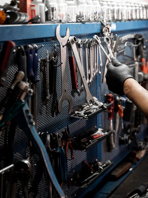 choosing the right hand tools supplier